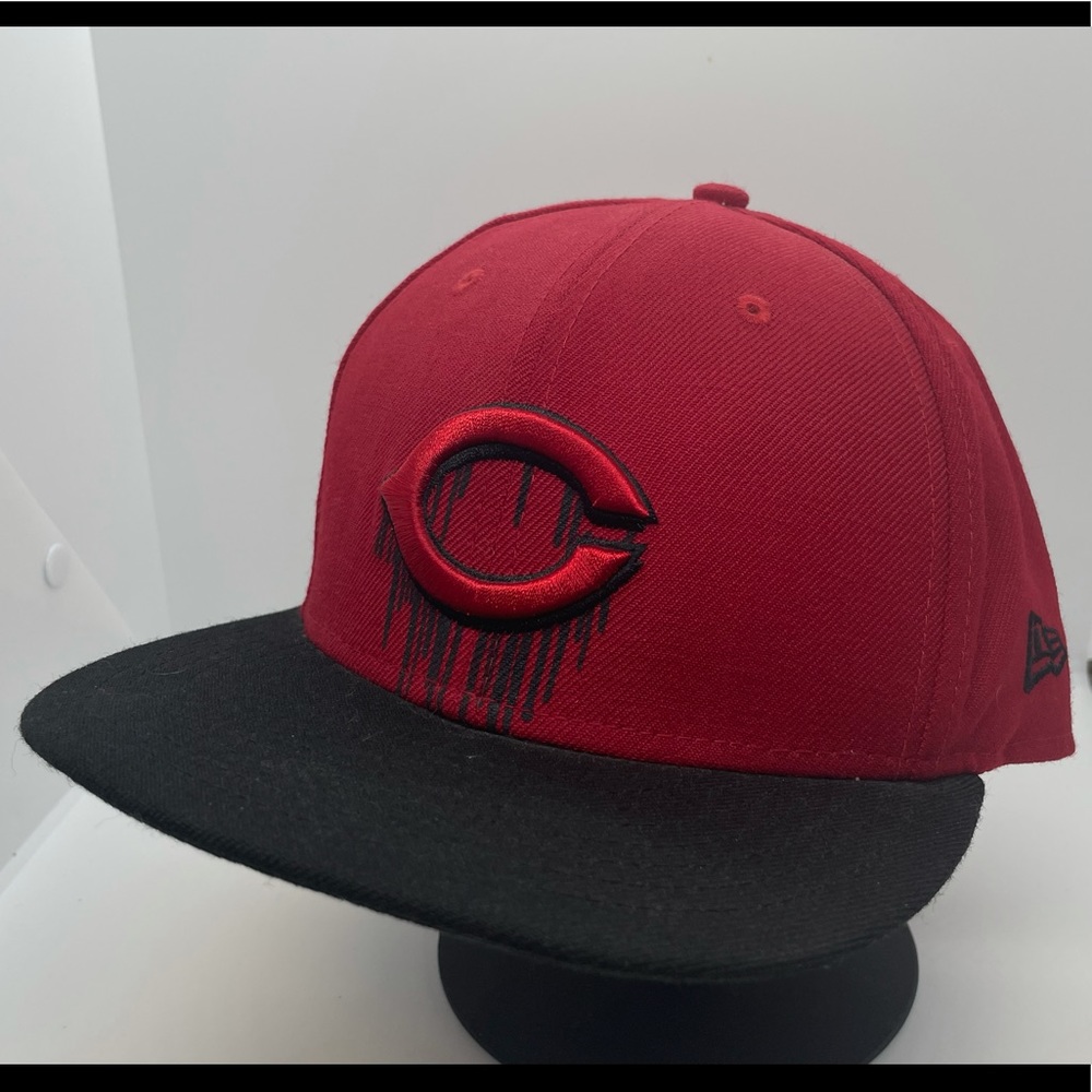 NewEra MLB Hat  Reds Paint Drip  Size 7 1/4 Fitted